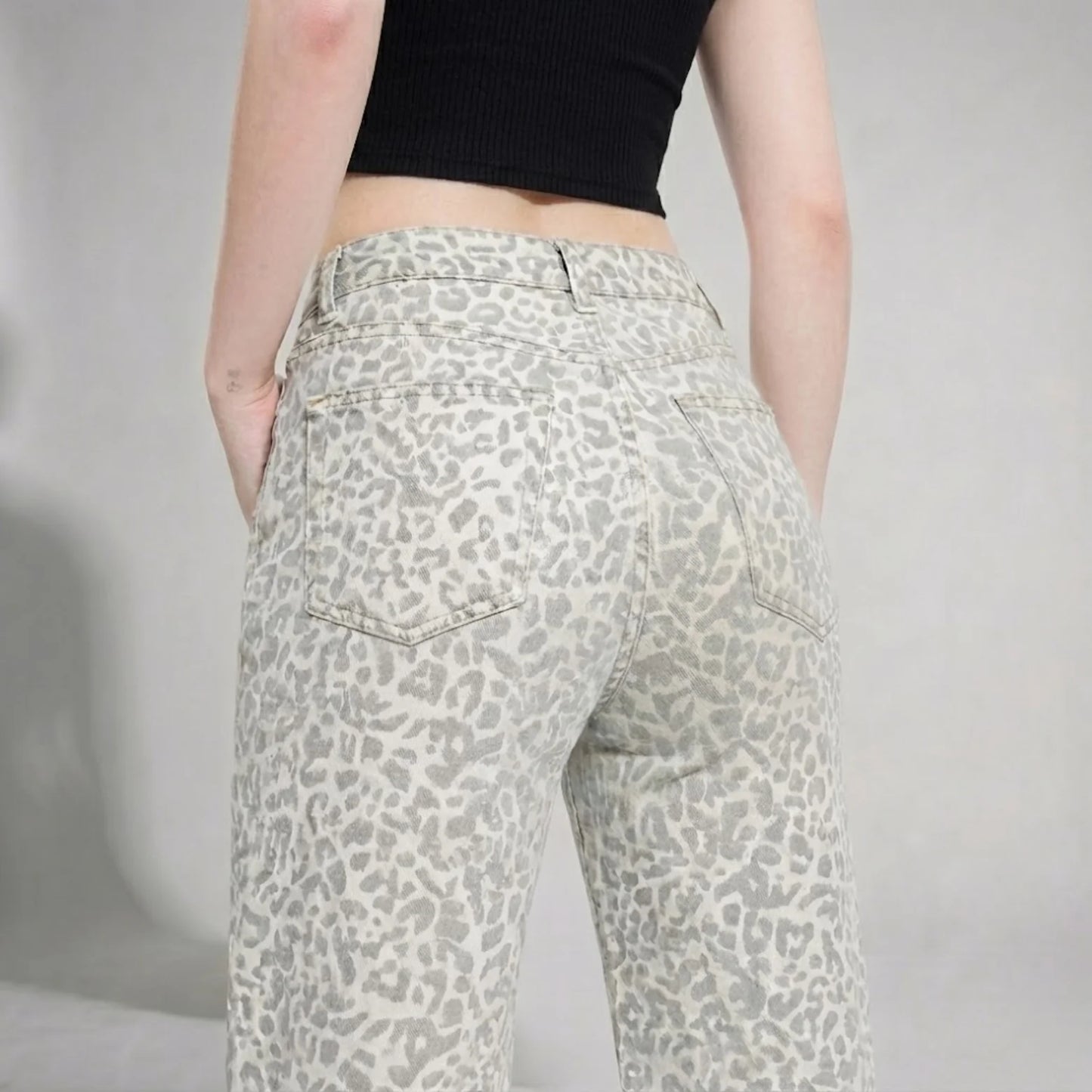 Butt Lifting Mid-Low Rise Straight-Leg Jeans